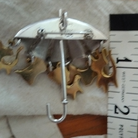 "Raining Cats and Dogs Brooch - Picture 6 of 8